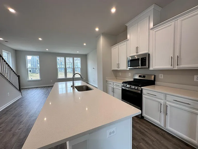 1721 Autumn Maple Leaf Dr — Photo 9