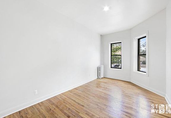 3rd image of 853 Putnam Ave #1T