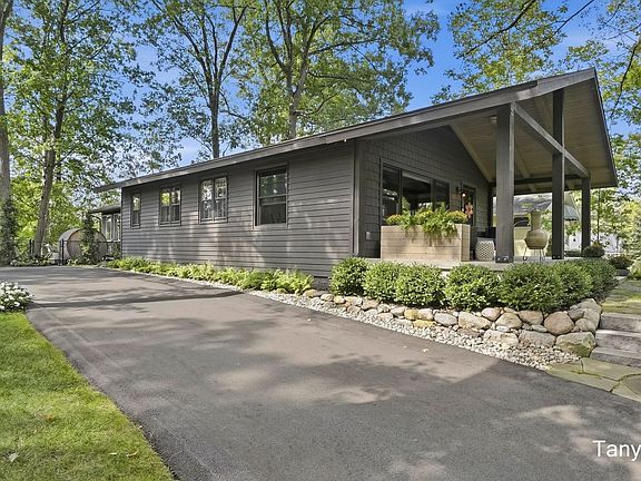 2nd image of 3652 Reeds Lake Blvd SE