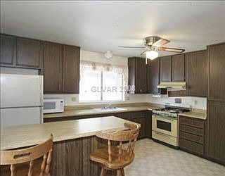 3rd image of 4462 E Wyoming Ave