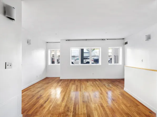 802 Dekalb Avenue image 2 of 6