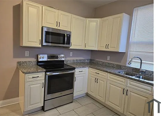 4 bed, 1800 sqft, $2,900 — Photo 2