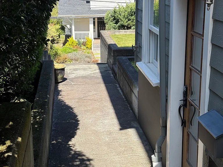 417 Halladay St — Photo 6
