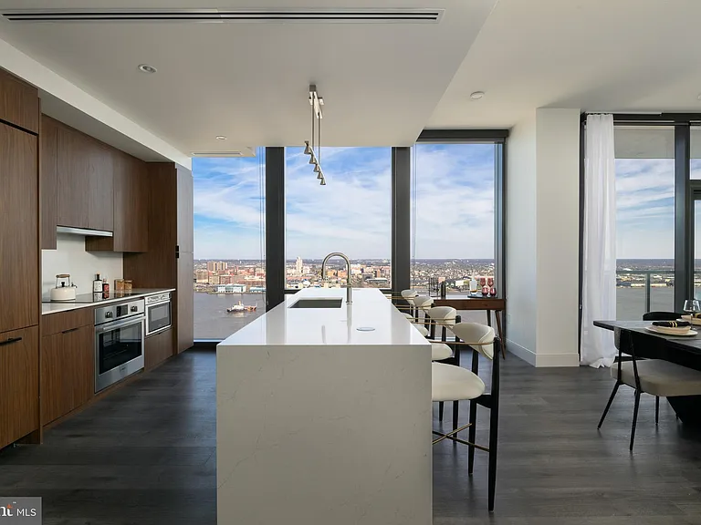 1-5 Dock St #Penthouse 2904 — Photo 7