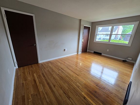 3rd image of 217 Fairfield St #L11