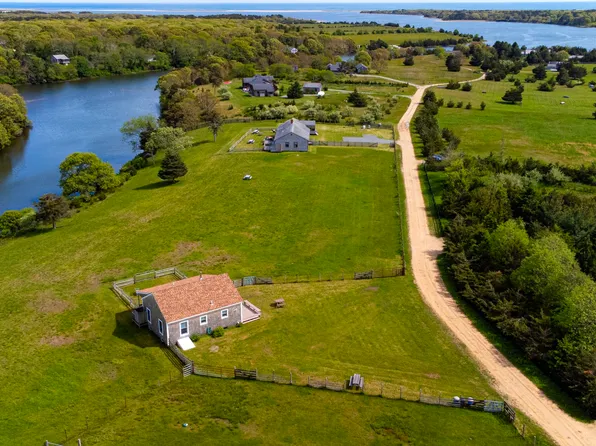 104 Pond View Farm Rd, West Tisbury, MA 02575