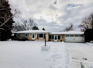 921 Louise Rd, Neenah, WI 54956