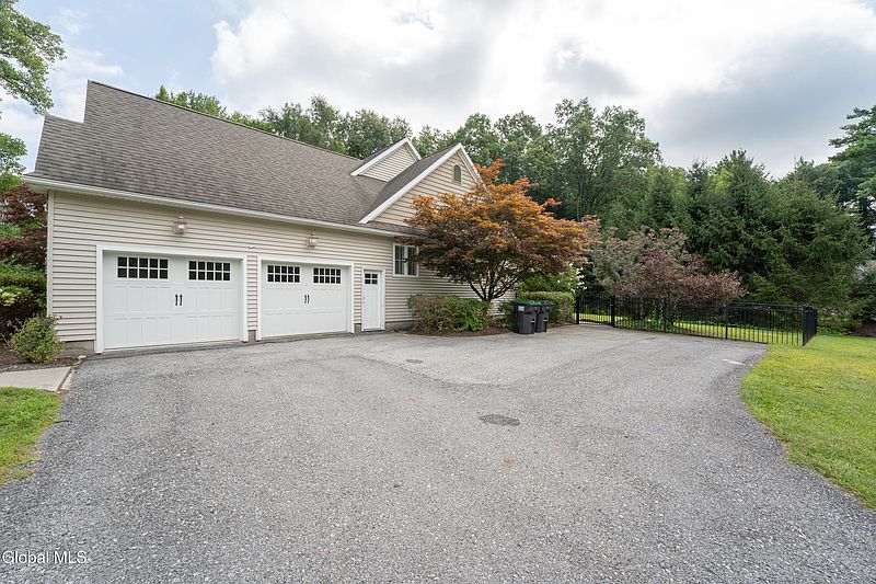 3rd image of 6214 Johnston Road