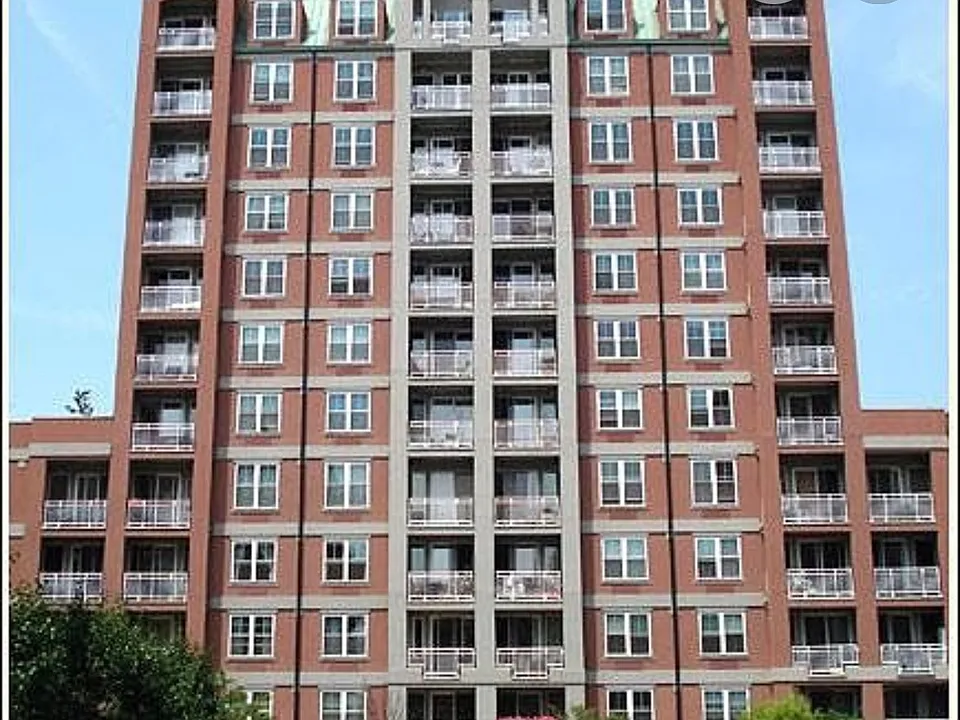 60 Oceana Dr #10