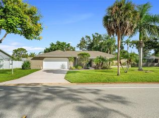 4207 Charing Cross Rd, Sarasota, FL 34241