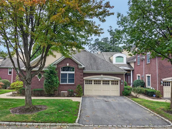 68 Kensington Circle, Manhasset, NY 11030
