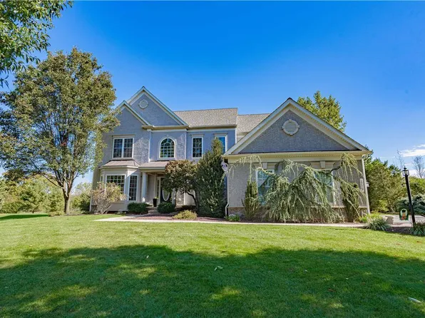 1779 Pembrooke Dr, Macungie, PA 18062