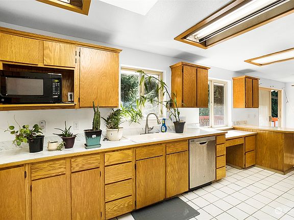 5th image of 6010 141st Street E