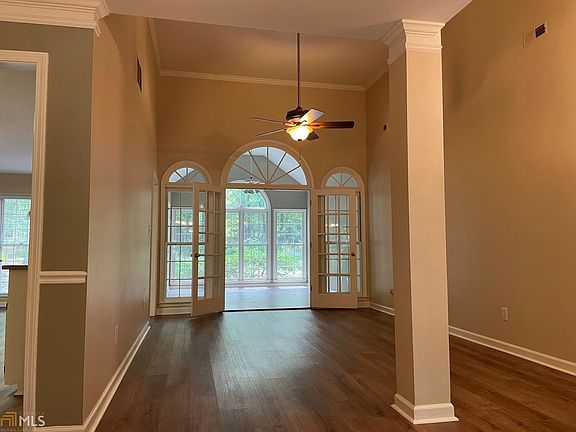 3rd image of 306 Legacy Ln