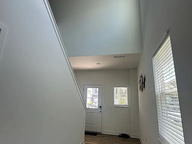 6 bed, 3400 sqft, $2,900 — Photo 3