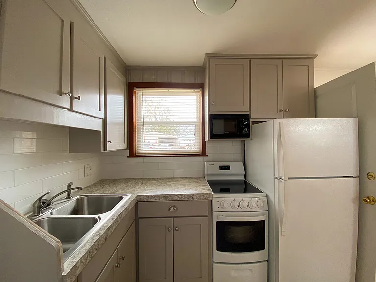 102 Roberts Ave — Photo 4