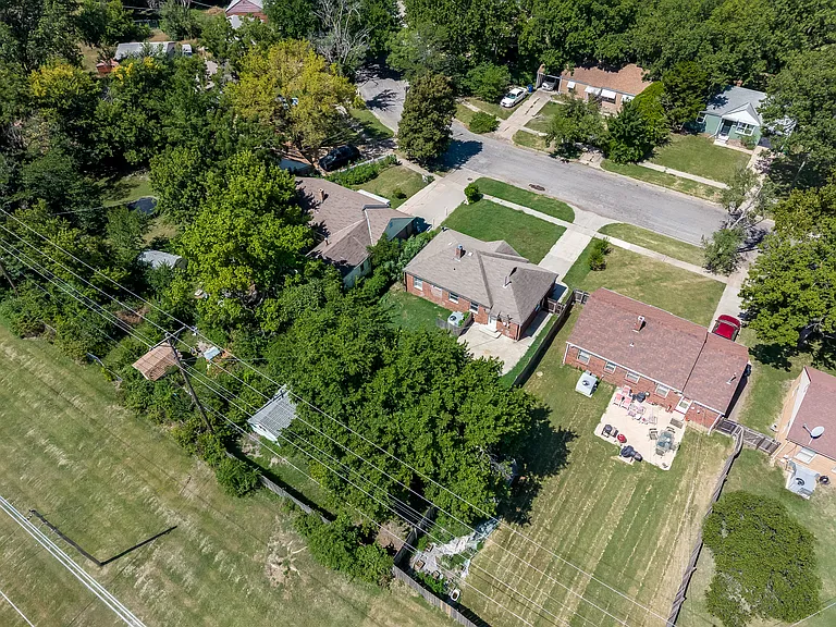 1712 N Belmont Ave — Photo 22