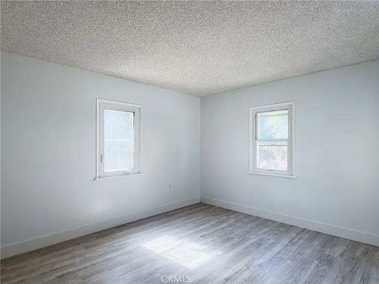 335 W Hillcrest Blvd — Photo 10