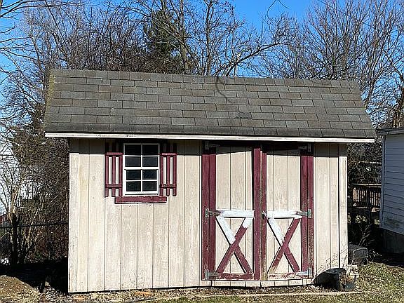 3rd image of 342 Fairlawn Ave