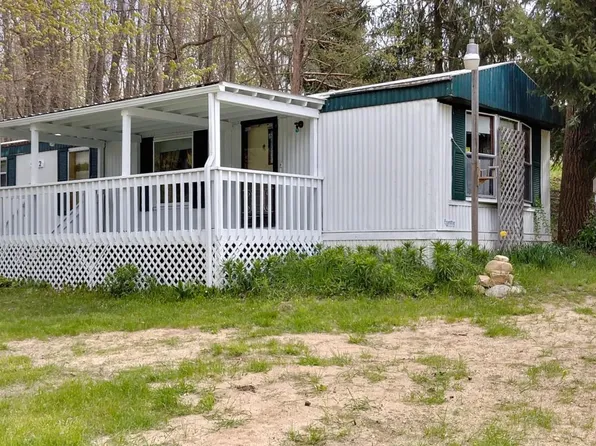 5752 S Sagola Trl, New Era, MI 49446