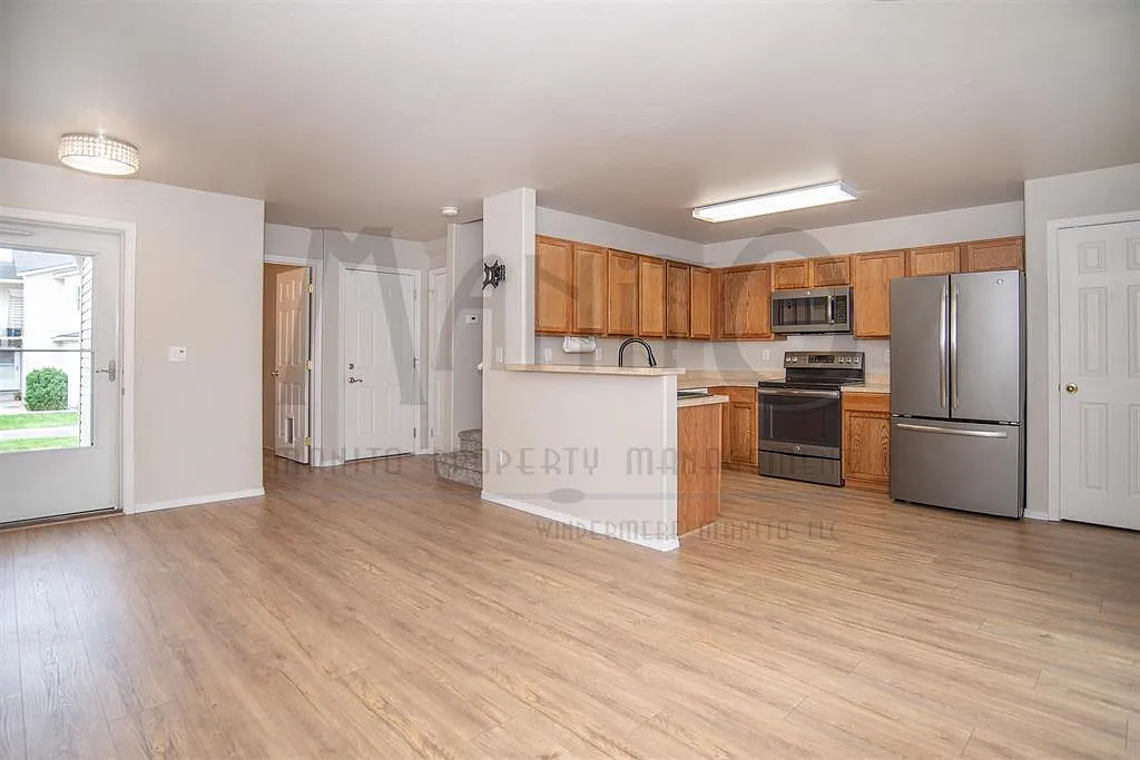 3 bed, 2.5 bath, 1096 sqft, $1,800 — Photo 4