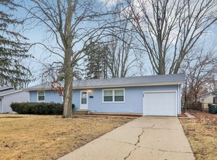 143 Thunderbird Trl, Carol Stream, IL 60188