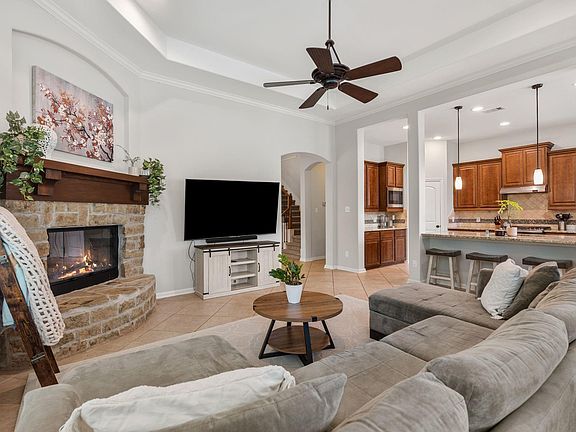 2nd image of 35 Nagshead Pl