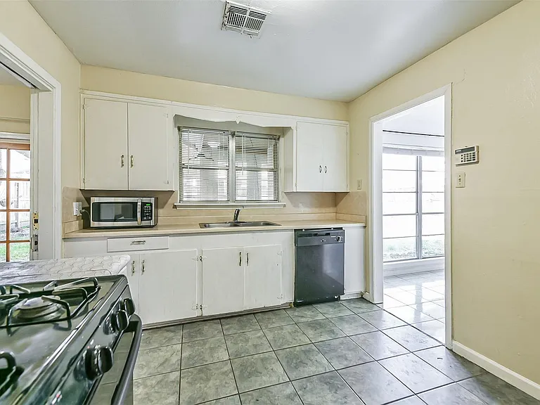 4710 Wedgewood Dr — Photo 19