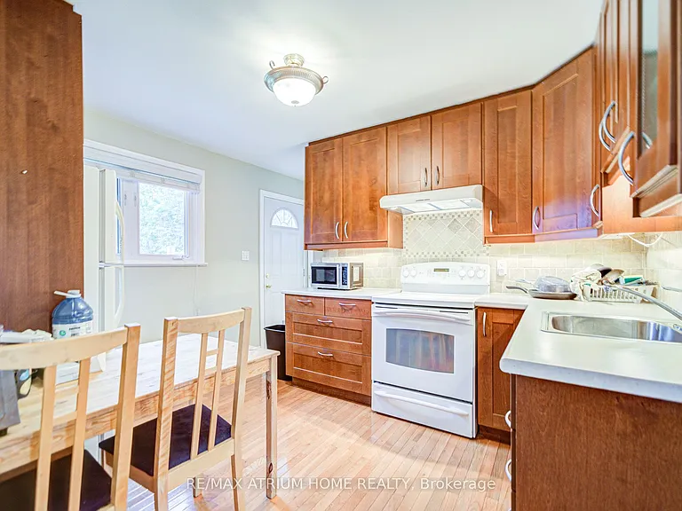 134 Fairglen Ave — Photo 20