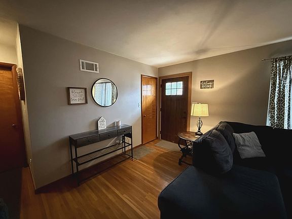 3rd image of 1706 3rd Ave E