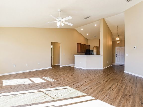 4th image of 403 Benjamin Ct