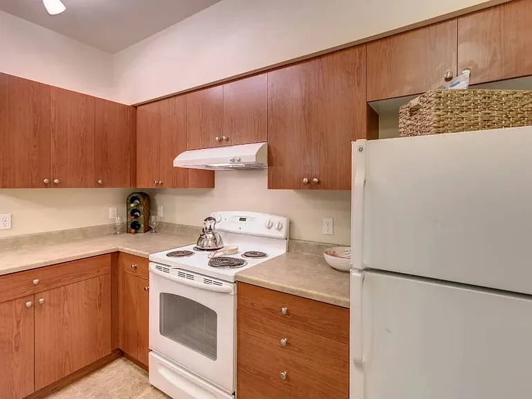 Avion Apartments — Photo 14
