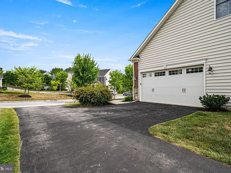 602 Dolmens Ln — Photo 48