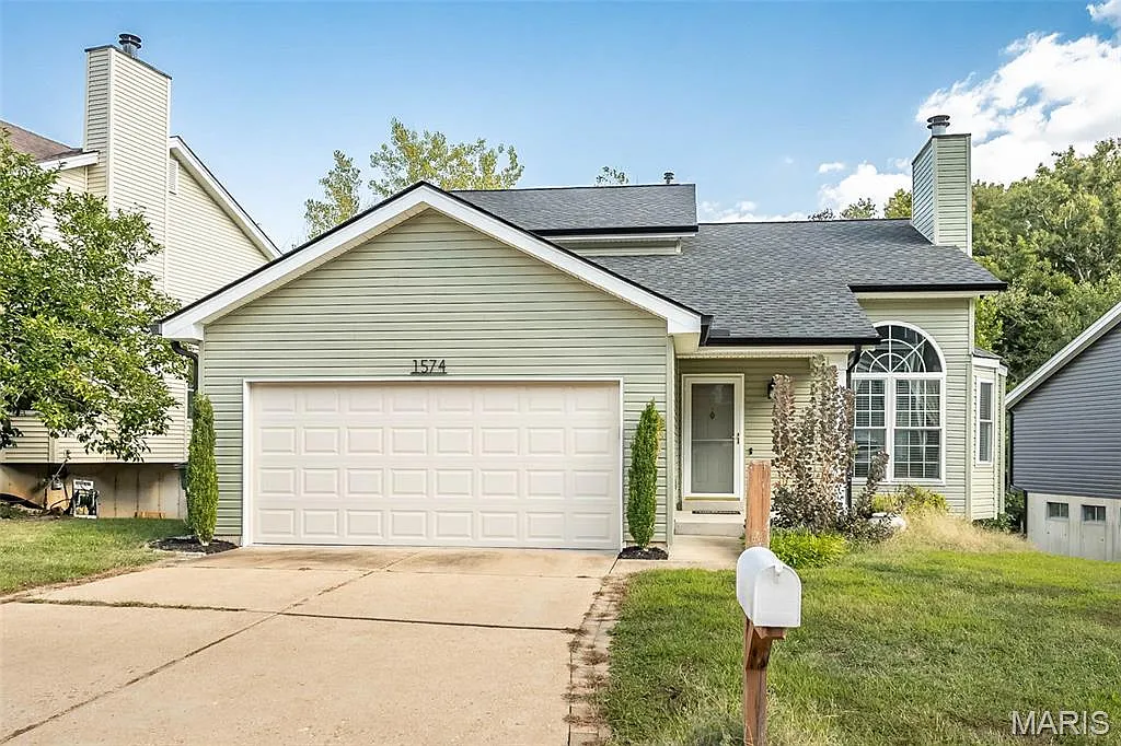 1574 Glenn Brooke Woods Cir photo 1