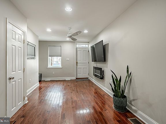 3rd image of 1125 E Berks St