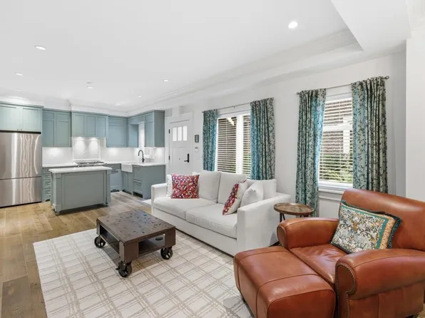 3176 Burrard St, Vancouver, BC V6J 5K6