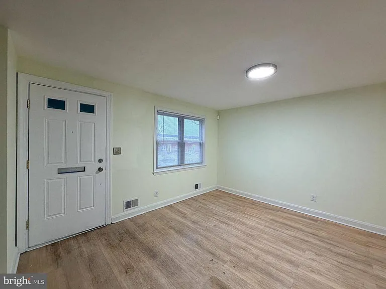 1262 Halstead Rd — Photo 2
