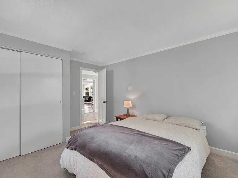 29 Whitman Ave — Photo 22