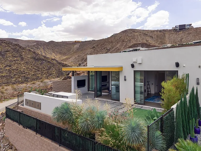 692 Scenic Cliff Dr — Photo 16