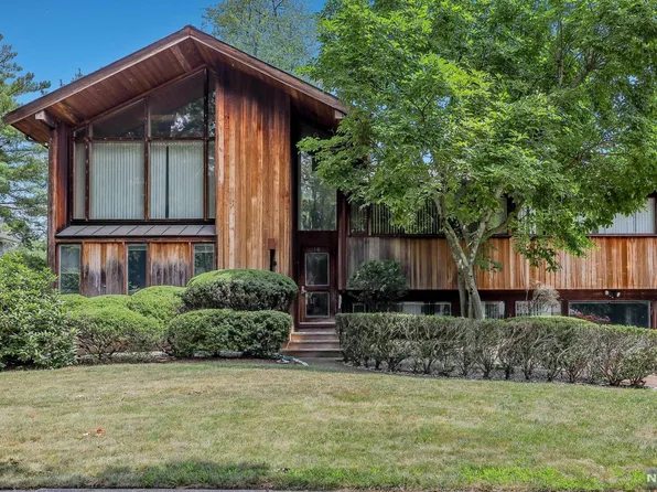 16 Coles Ct, River Edge, NJ 07661