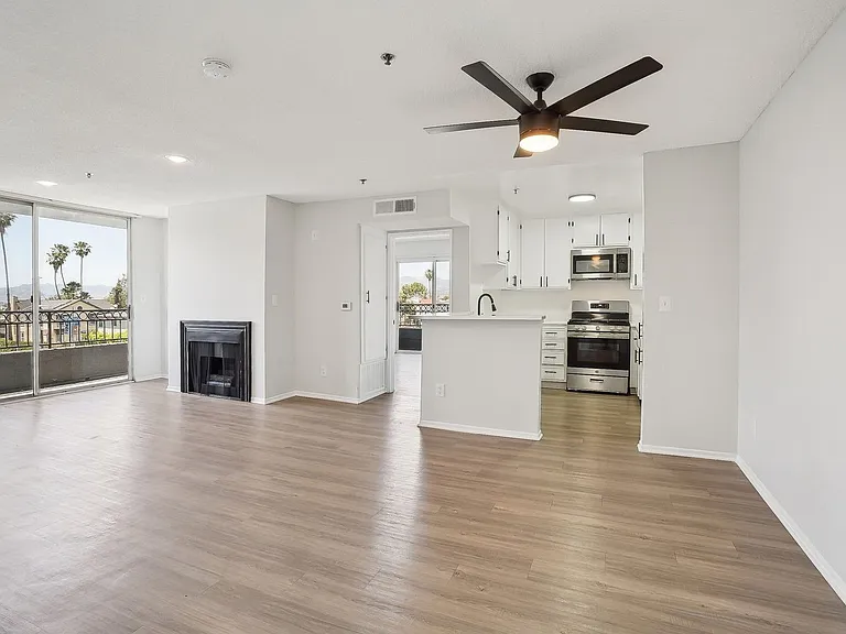 310 Virgil — Photo 30