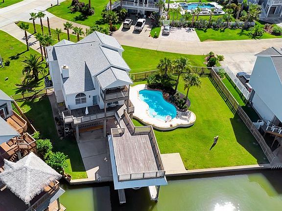2nd image of 1626 Tiki Dr