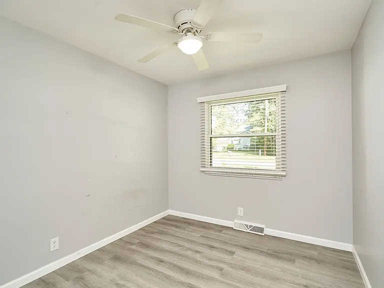 432 Mackinaw Ave — Photo 8