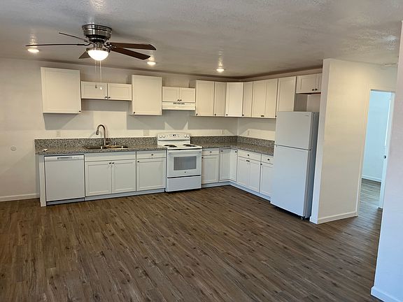3rd image of 435 Francis St