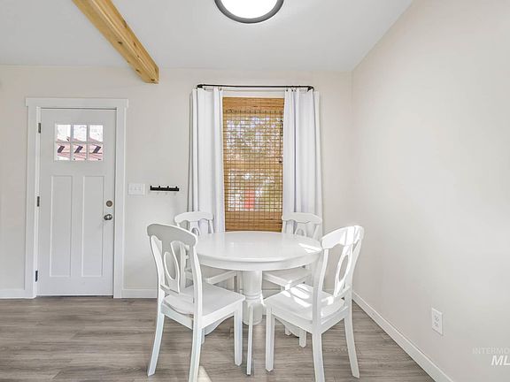 4th image of 208 S Main St #1