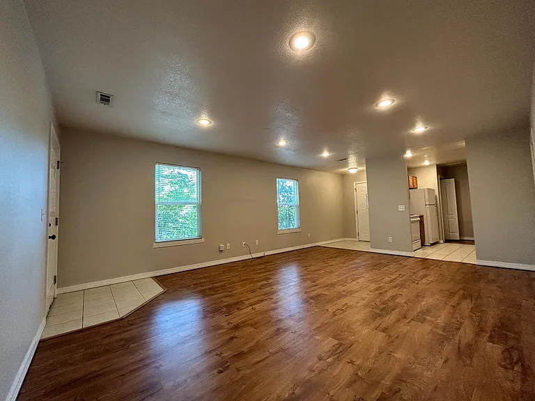 434 E 7th St #434 — Photo 9