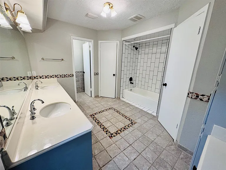 10702 Deval Dr — Photo 9