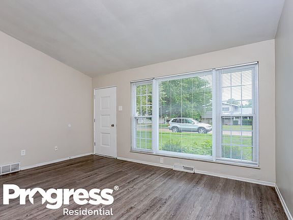 3rd image of 10 Floweridge Ln