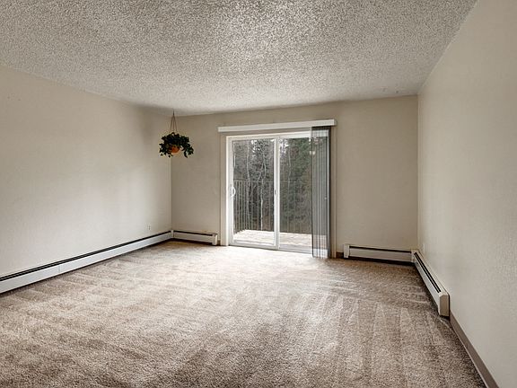 Quiet Creek Apartments - Living Room