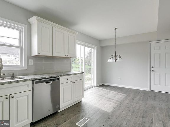 5th image of 106 Holbrook Ln